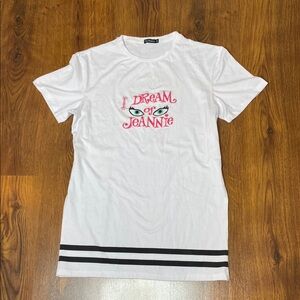🎀 White Tunic T-Shirt with Pink 'I Dream of Jeannie' Design 🎀